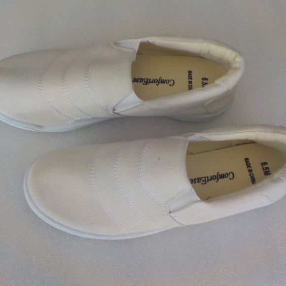 Comfort Ease Shoes Comfort Ease Cream Slipon Canvas Shoes Nwot